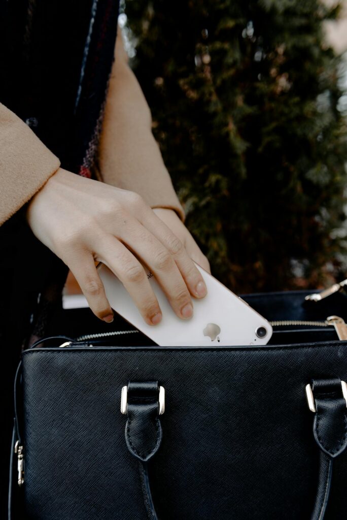 black_leather_tote_bag